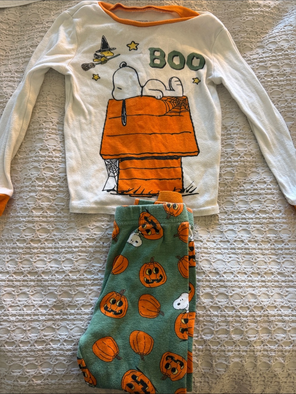 Peanuts Kids Halloween Pajama Set in White, Orange & Green